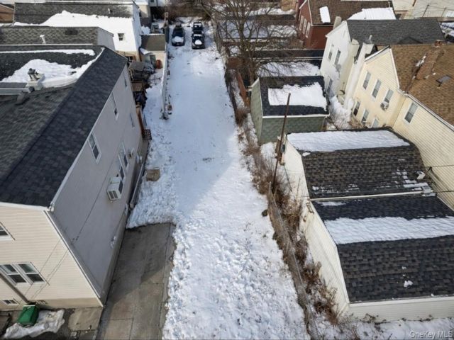 Lot <b>Size:</b>  &nbsp;House style home in South Ozone Park