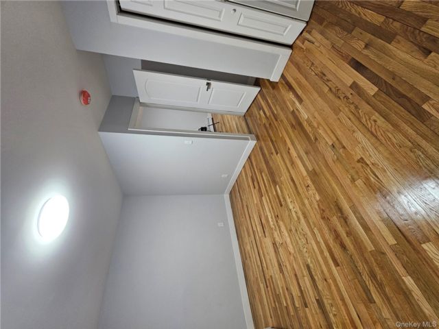  3 BR,  2.00 BTH &nbsp;Colonial style home in Woodhaven