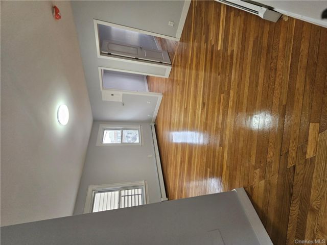  4 BR,  2.00 BTH &nbsp;Colonial style home in Woodhaven