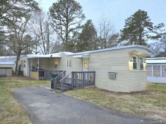  2 BR,  1.00 BTH &nbsp;Other style home in Riverhead