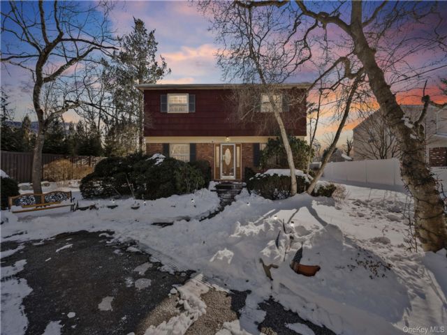  4 BR,  3.00 BTH &nbsp;Colonial style home in Smithtown