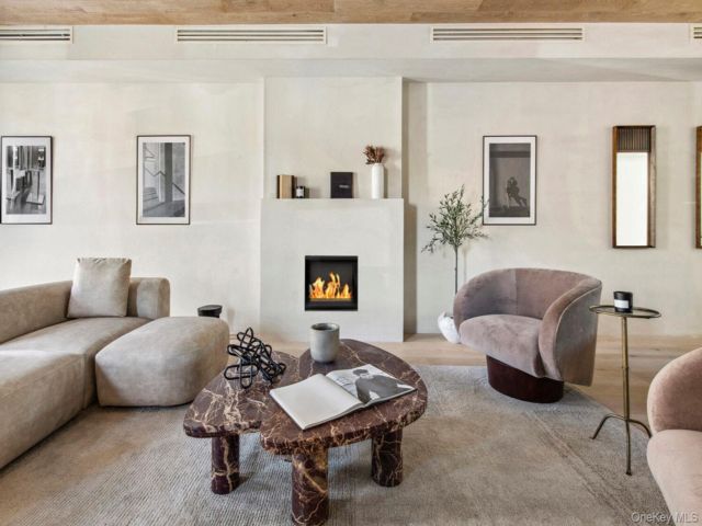  4 BR,  3.00 BTH &nbsp;House style home in Lefferts Garden