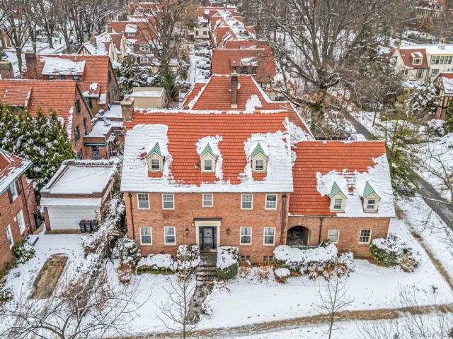  7 BR,  7.00 BTH &nbsp;Colonial style home in Forest Hills