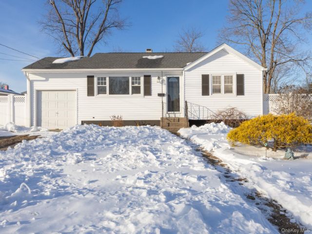 [East Patchogue Real Estate, listing number 7252879]