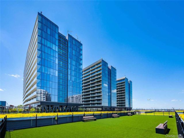  2 BR,  2.00 BTH &nbsp;Other style home in Flushing