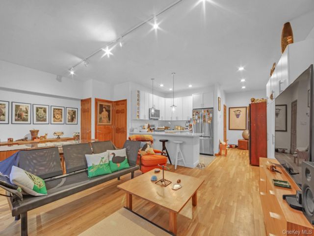  2 BR,  2.00 BTH &nbsp;House style home in New York (manhattan)