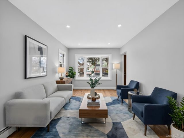  4 BR,  3.00 BTH &nbsp;Cape cod style home in Hollis