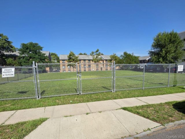 Lot <b>Size:</b>  &nbsp;House style home in Mount Vernon