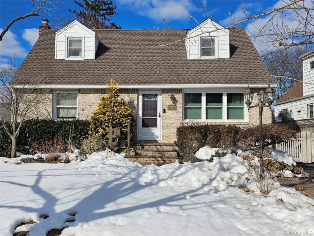  3 BR,  2.00 BTH &nbsp;Cape cod style home in Merrick