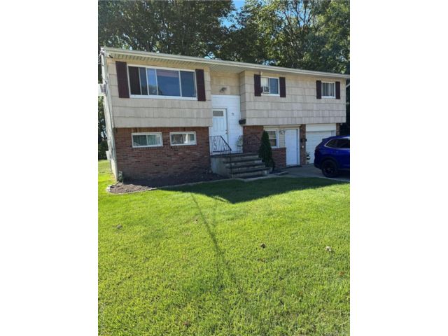  5 BR,  2.00 BTH &nbsp;A-frame style home in Amityville