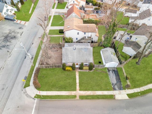  4 BR,  2.00 BTH &nbsp;Cape cod style home in Bellmore