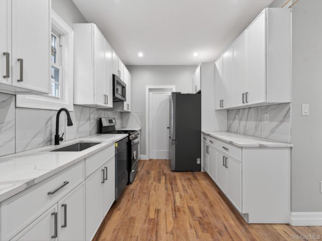  4 BR,  4.00 BTH &nbsp;House style home in South Ozone Park