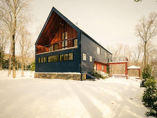  3 BR,  3.00 BTH &nbsp;Contemporary style home in Stone Ridge