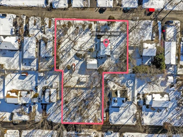  4 BR,  1.00 BTH &nbsp;Craftsman style home in Mastic