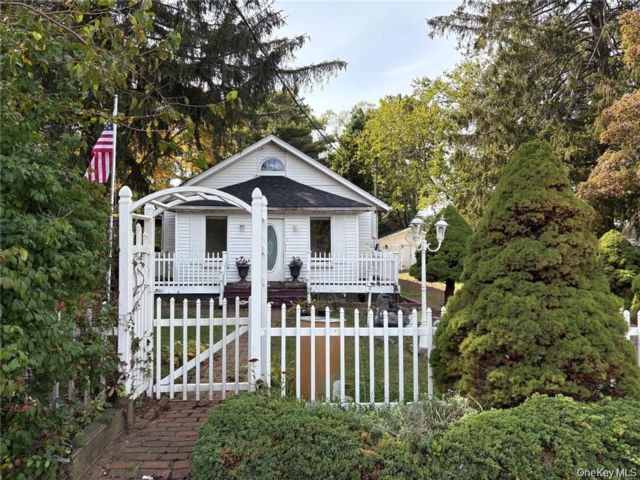  3 BR,  1.00 BTH &nbsp;Ranch style home in Ronkonkoma