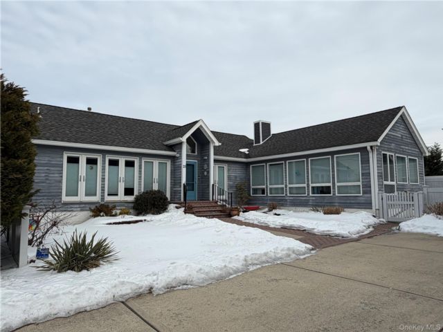  3 BR,  2.00 BTH &nbsp;A-frame style home in Lido Beach