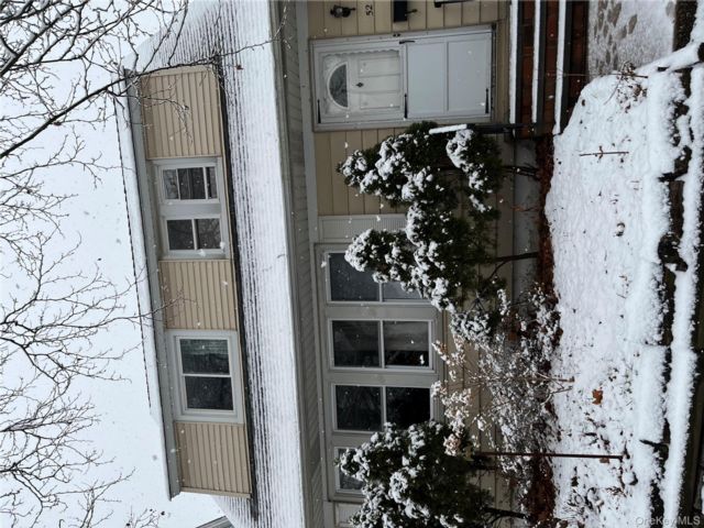  3 BR,  2.00 BTH &nbsp;Colonial style home in Williston Park