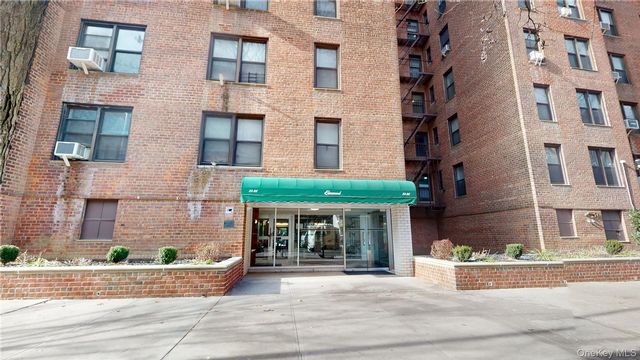  1 BR,  1.00 BTH &nbsp;Other style home in Jackson Heights