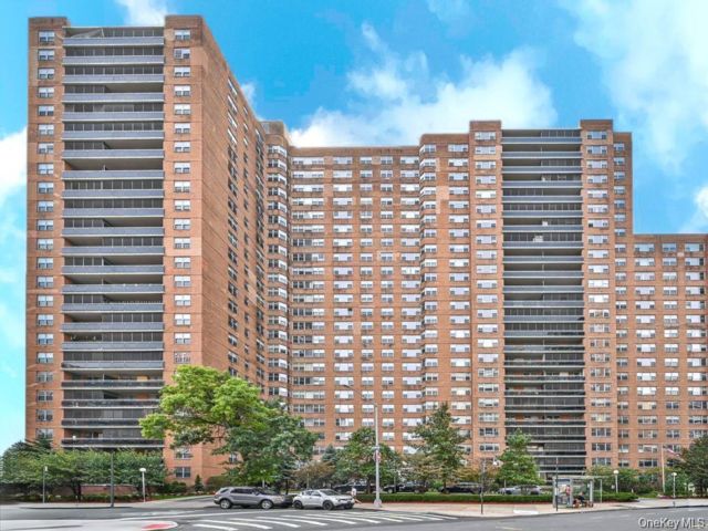  2 BR,  2.00 BTH &nbsp;Other style home in Forest Hills