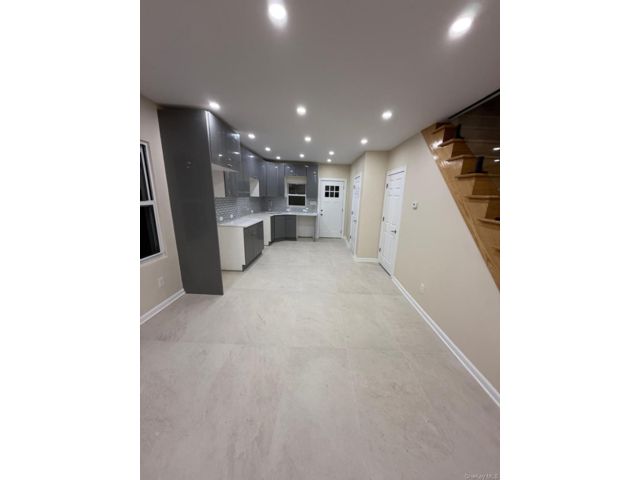 5 BR,  3.00 BTH &nbsp;Colonial style home in Flushing