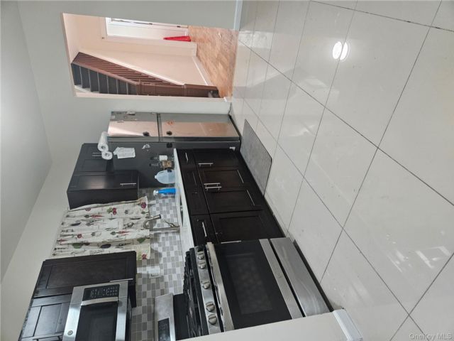  3 BR,  1.00 BTH &nbsp;Colonial style home in Jamaica