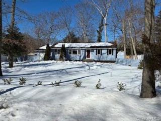  3 BR,  2.00 BTH &nbsp;Ranch style home in Miller Place