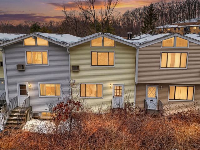  3 BR,  2.00 BTH &nbsp;Condo style home in Croton-on-hudson