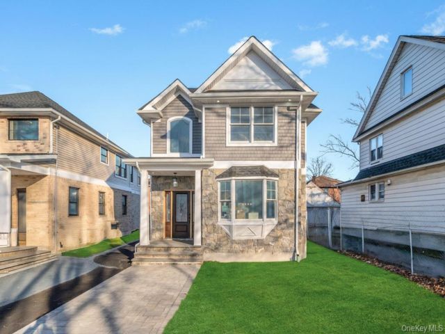  4 BR,  3.00 BTH &nbsp;Contemporary style home in Floral Park