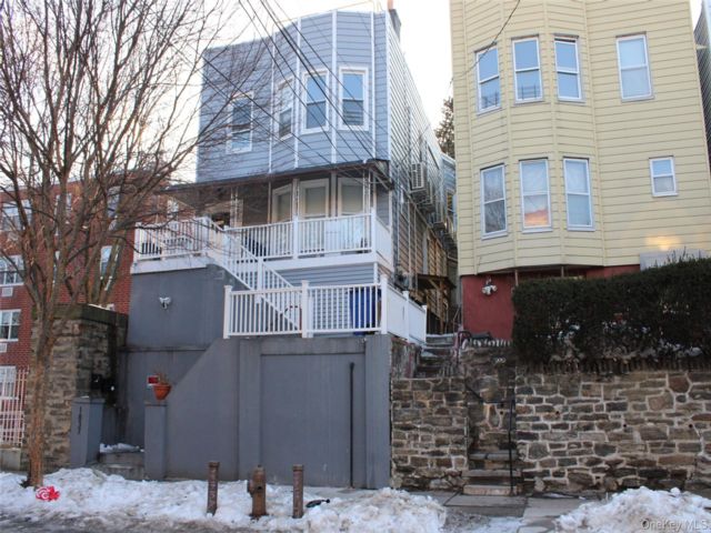  9 BR,  0.00 BTH &nbsp;House style home in Parkchester