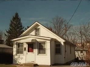  2 BR,  2.00 BTH &nbsp;Bungalow style home in Franklin Square