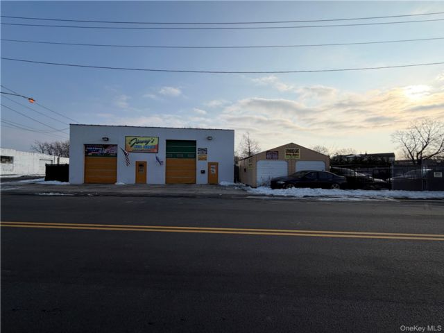 Studio,  0.00 BTH &nbsp;House style home in Lindenhurst