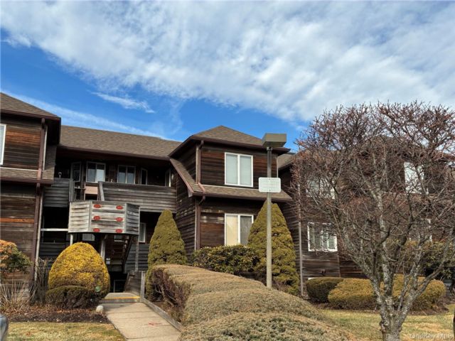  3 BR,  2.00 BTH &nbsp;Other style home in Baiting Hollow