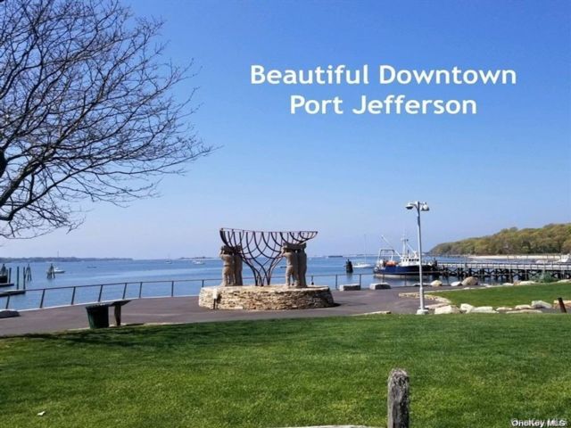  2 BR,  3.00 BTH &nbsp;Condo style home in Port Jefferson