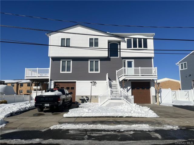  2 BR,  2.00 BTH &nbsp;Hi ranch style home in Freeport