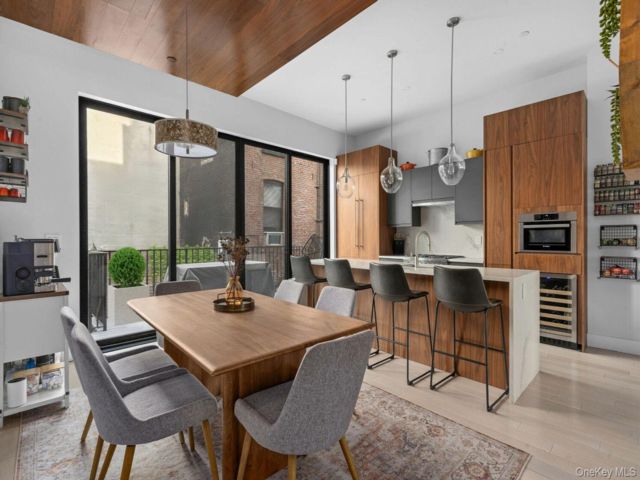  3 BR,  4.00 BTH &nbsp;House style home in Carroll Gardens