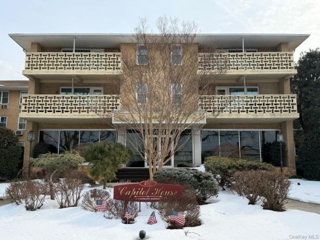  1 BR,  2.00 BTH &nbsp;Other style home in East Rockaway