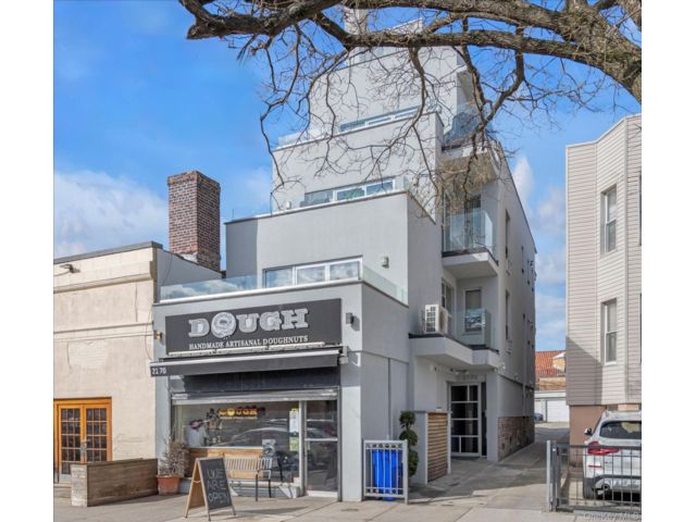  1 BR,  1.00 BTH &nbsp;Contemporary style home in Astoria