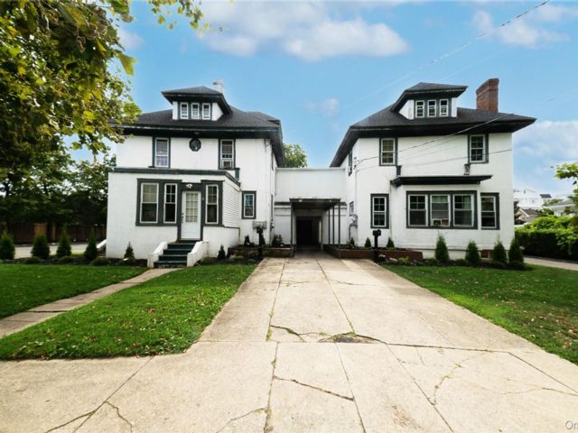  2 BR,  1.00 BTH &nbsp;Other style home in Bay Shore