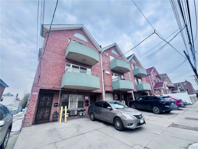  6 BR,  2.00 BTH &nbsp;Other style home in Flushing