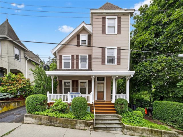  4 BR,  2.00 BTH &nbsp;Craftsman style home in Peekskill