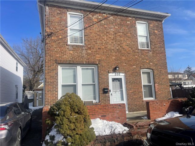  2 BR,  1.00 BTH &nbsp;Colonial style home in Elmont
