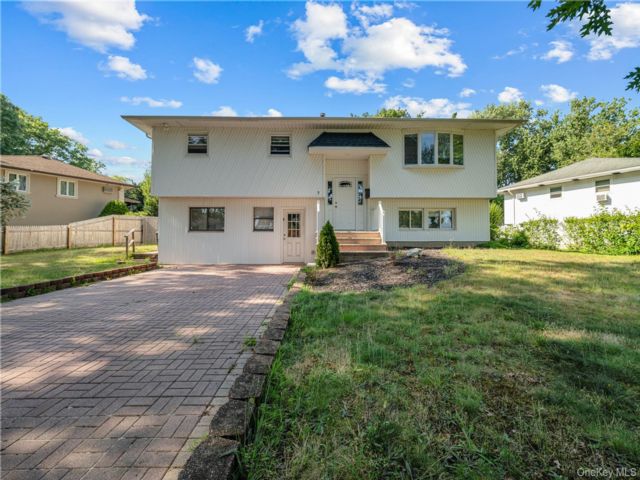 [Commack Real Estate, listing number 7253932]