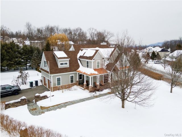  4 BR,  5.00 BTH &nbsp;Colonial style home in New Windsor