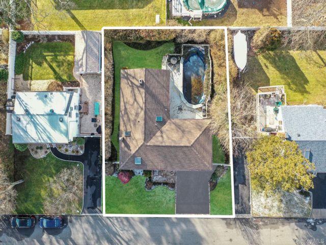  3 BR,  2.00 BTH &nbsp;Exp ranch style home in West Islip