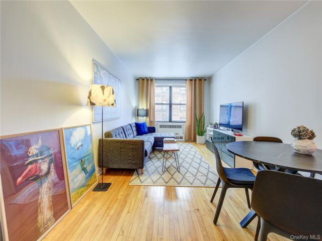  1 BR,  1.00 BTH &nbsp;Other style home in Jackson Heights
