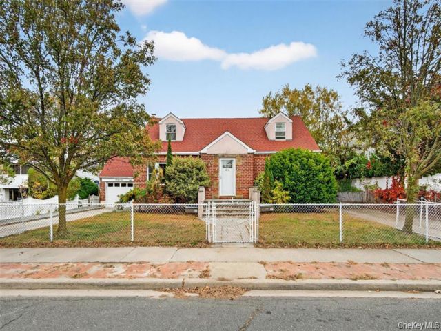  3 BR,  1.00 BTH &nbsp;Cape cod style home in Island Park
