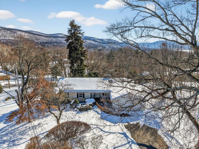  3 BR,  2.00 BTH &nbsp;Ranch style home in Beacon