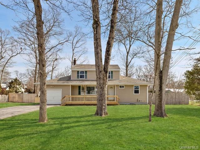  4 BR,  2.00 BTH &nbsp;Exp ranch style home in Sound Beach