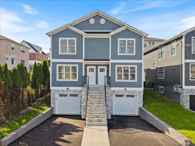  3 BR,  4.00 BTH &nbsp;House style home in Yonkers