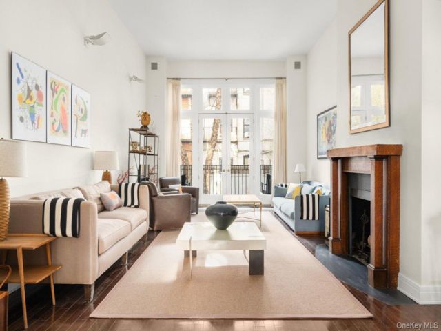  5 BR,  7.00 BTH &nbsp;House style home in New York (manhattan)